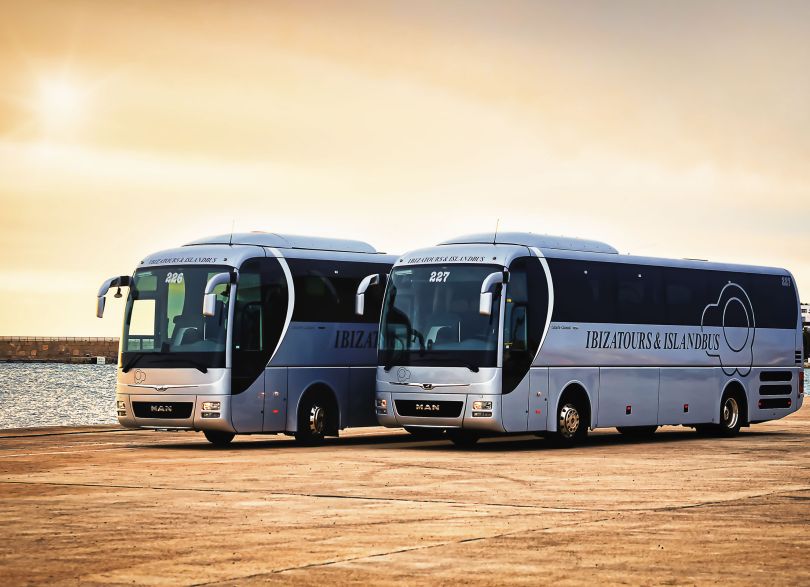 Autocares y autobuses para traslados en Ibiza